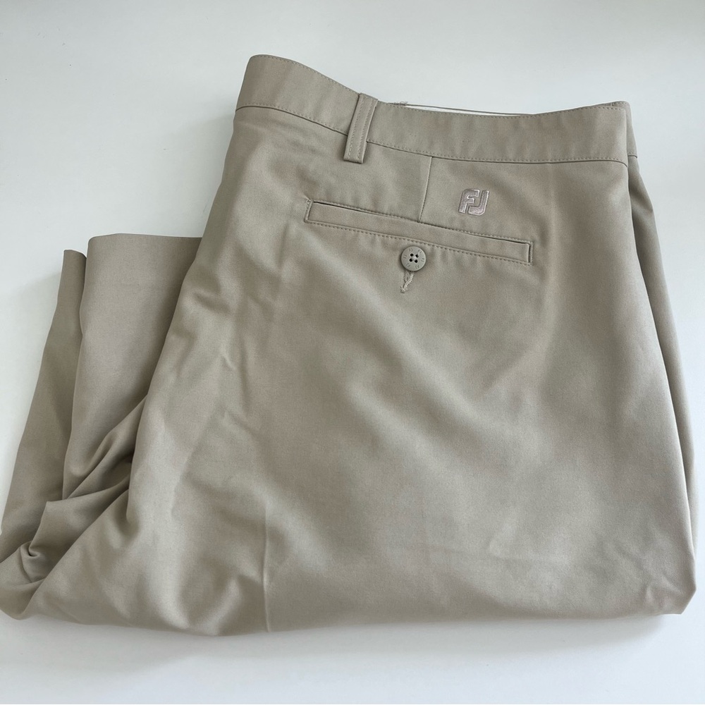 Footjoy FJ Men’s Pleated Front Tan‎ Shorts Golf 40 polyester spandex